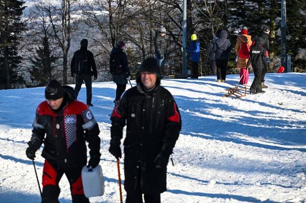 Sunčano novogodišnje jutro na Sljemenu