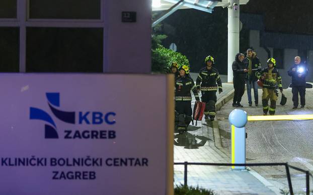 Zagreb: Dio fasade hitnog prijema KBC Zagreb odvojio se uslijed jakog vjetra