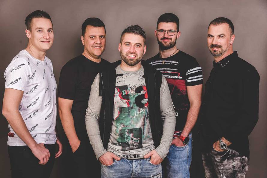 D'Beni bend ima online svirku povodom dana zaljubljenih...