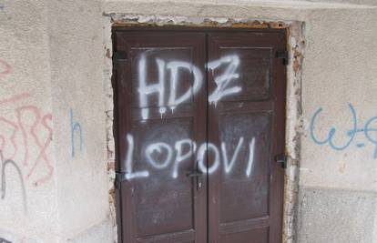 HDZ-ovce dočekali uvredljivi grafiti koje su morali ukloniti