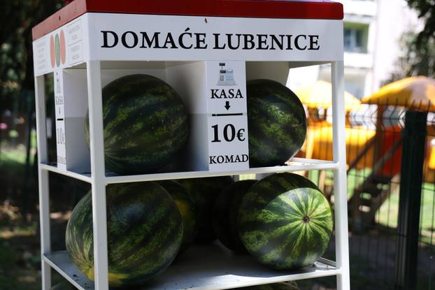 Osijek: Prvi lubenicomati su se pojavili na ulicama grada 