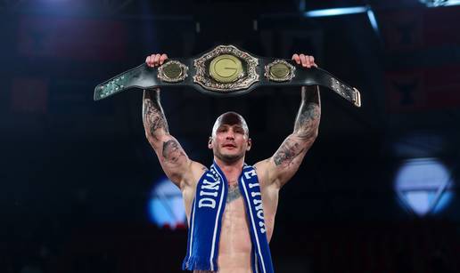 VIDEO Martinjak u prvoj rundi 'uspavao' protivnika i obranio pojas u boksu bez rukavica...