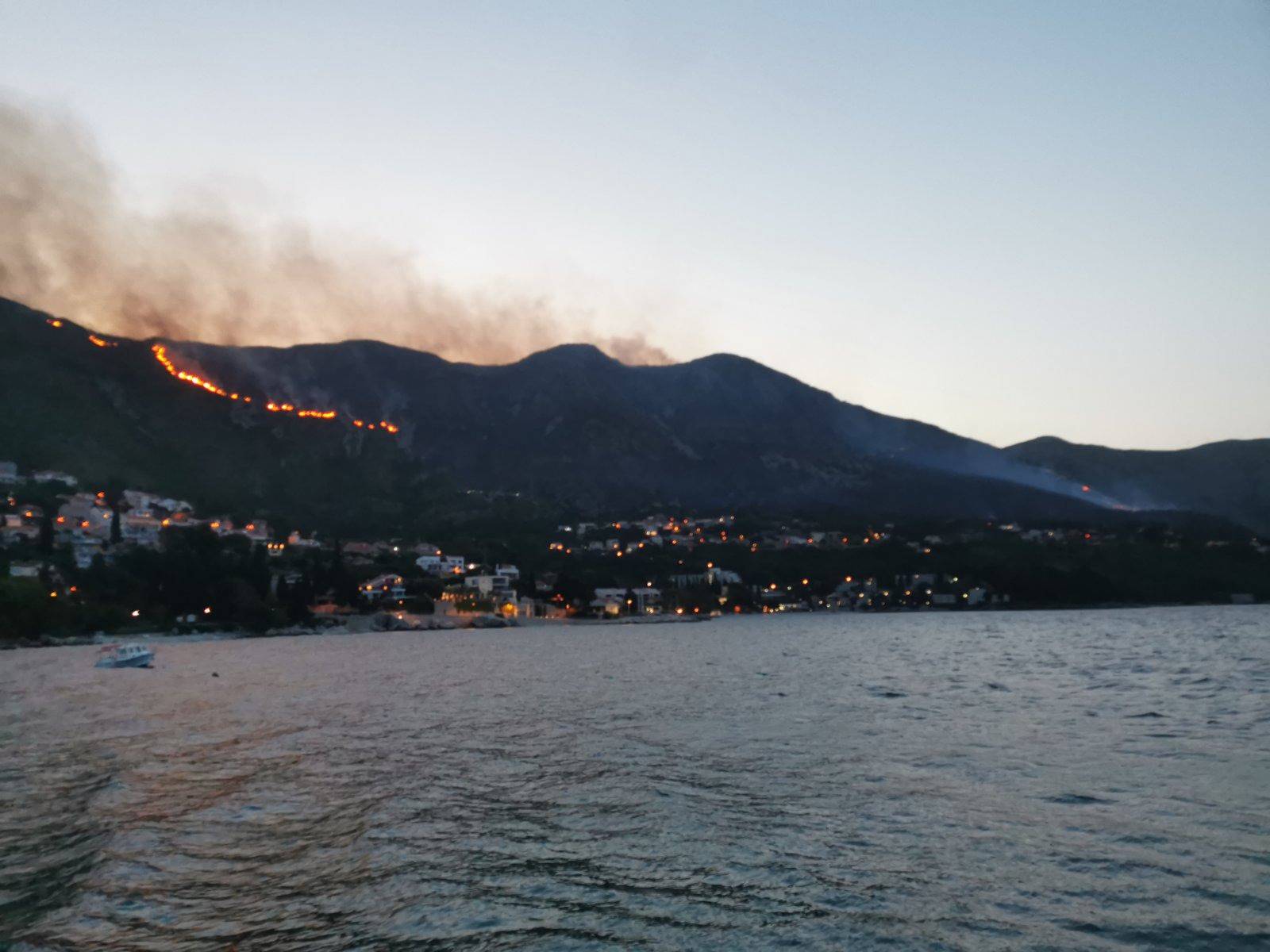 Požar kod Dubrovnika: 'Vatra je bila zaprijetila i kućama, a stižu dva kanadera. Težak je teren...'