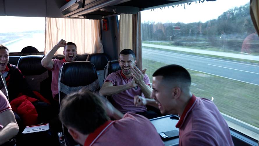 Bili smo s igračima Kurilovca na utakmici s Dinamom: Donosimo govor trenera i detalje iza scene