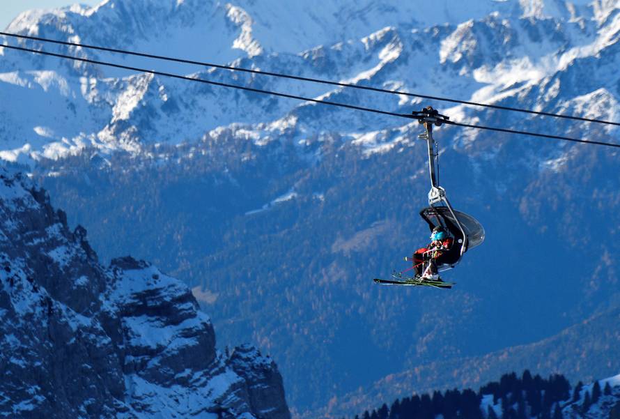 Ski resorts in northern Italy reopen despite rise in coronavirus infections