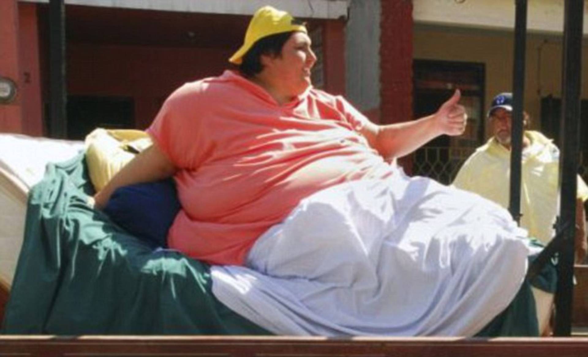 Сильно толстый человек. Самый толстый человек Мануэль Урибе.
