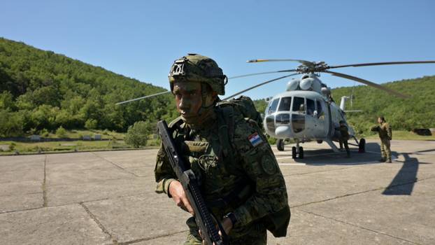 FOTO Pogledajte  ročnike u helikopterskom desantu