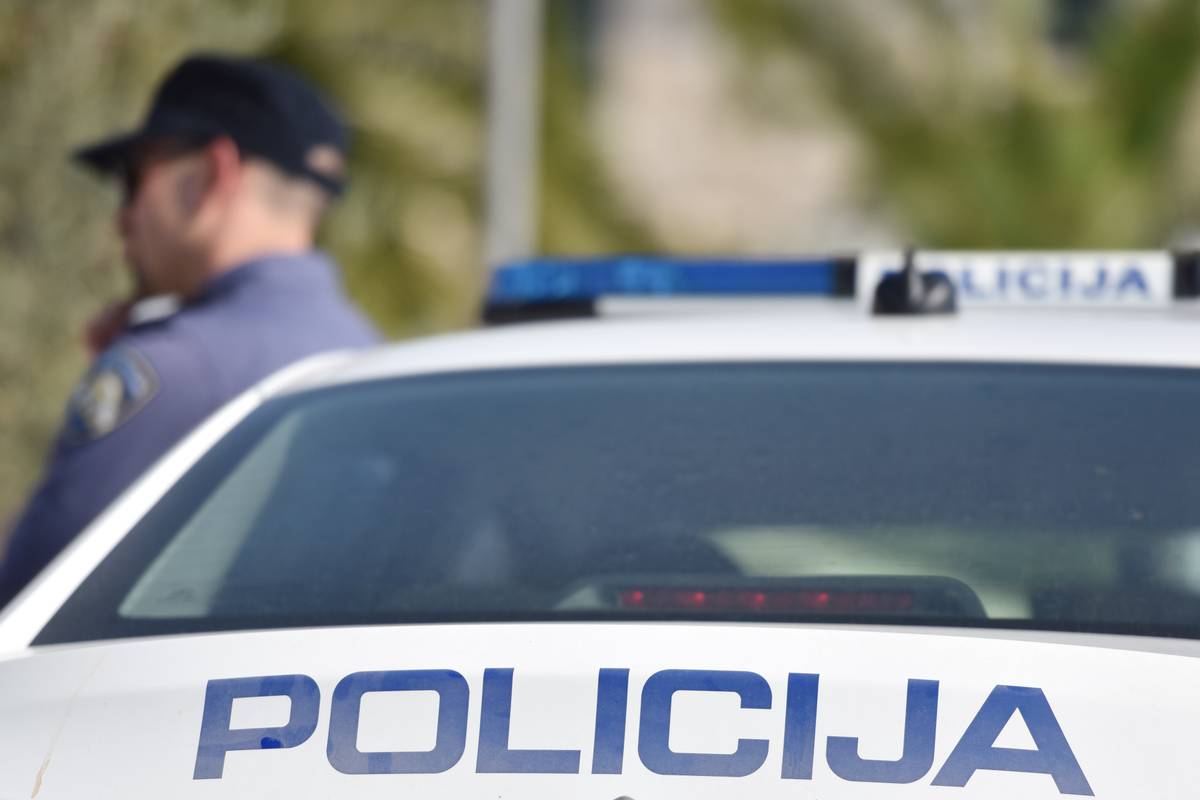 Od ozljeda u prometnoj nesreći u Lekeniku umrla je žena (76)