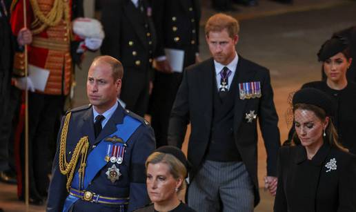 Princ Harry ipak smije odjenuti vojnu uniformu za bdjenje nad lijesom kraljice Elizabete II.