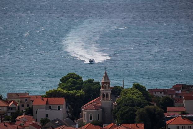 Olujni oblaci iznad Splita i šire okolice