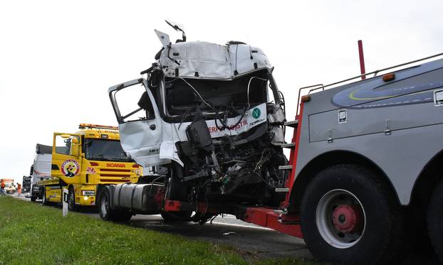 Na autocesti A3 kod Slavonskog Broda sudarila se dva kamiona iste prijevozničke tvrtke iz Turske