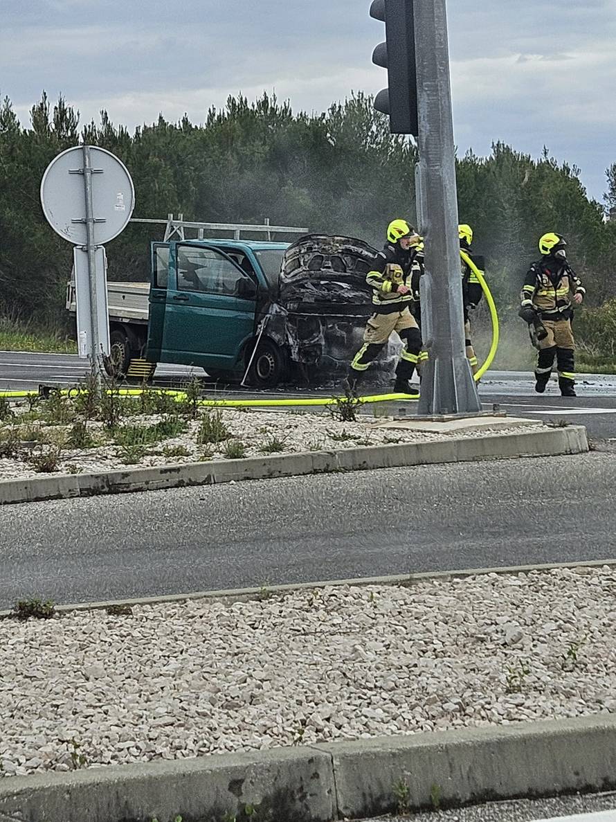 Dramatične scene iz Vodica: Auto se zapalio na obilaznici!