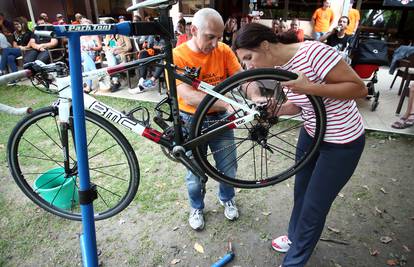Čokoladica: Obavezna oprema za promjenu gume na biciklu