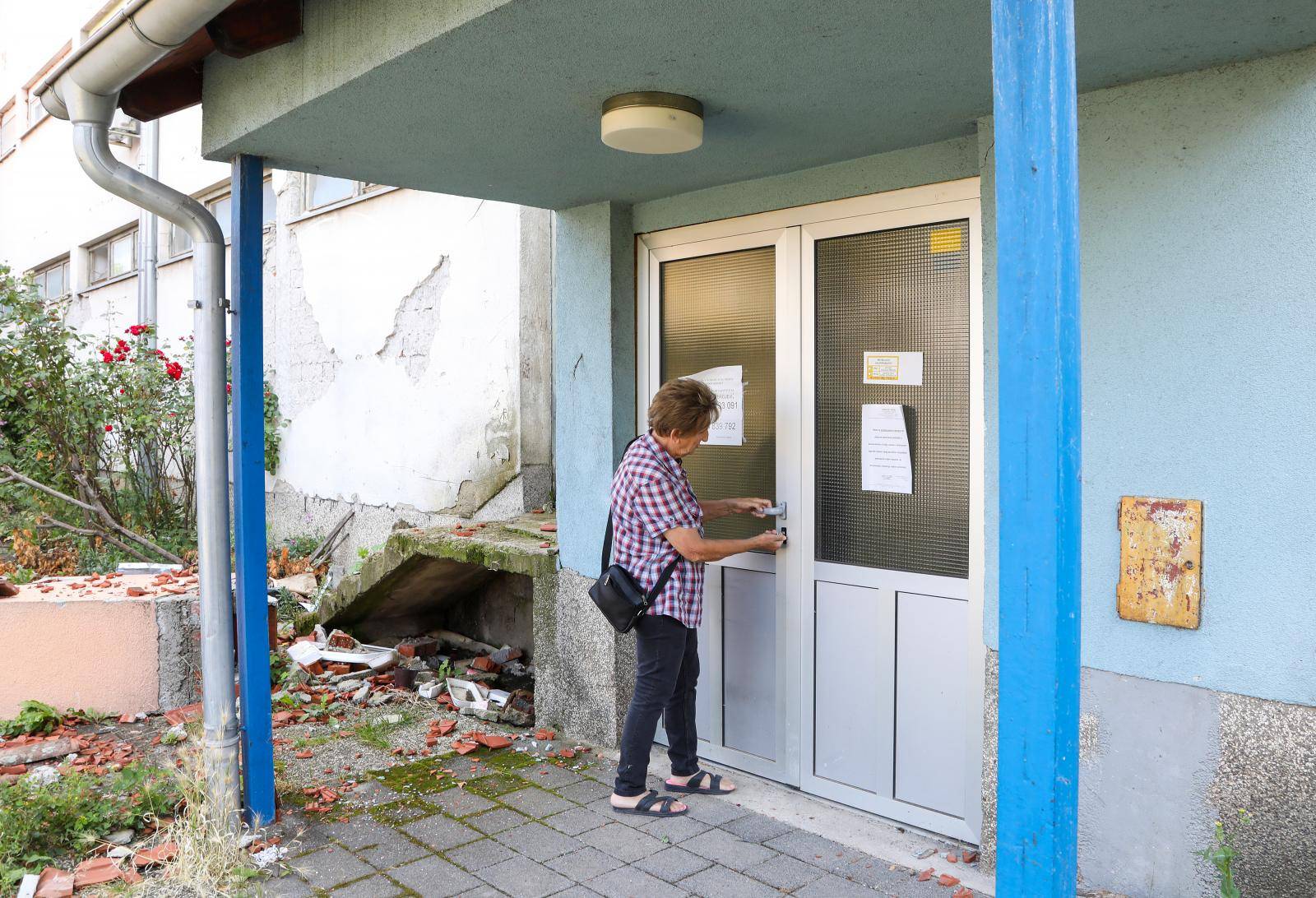 Zdenka zbog potresa živi u kontejneru: 'Traže da platim pričuvu, a zgrada je za rušenje'