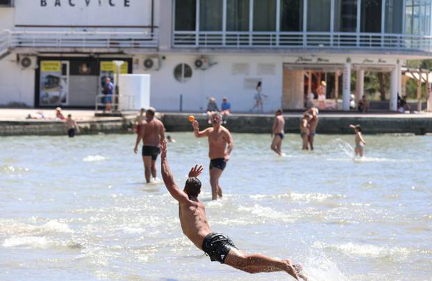 Splitske plaže pune su kupača 