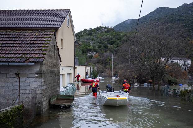 Nastavlja se borba s poplavama u Kokorićima
