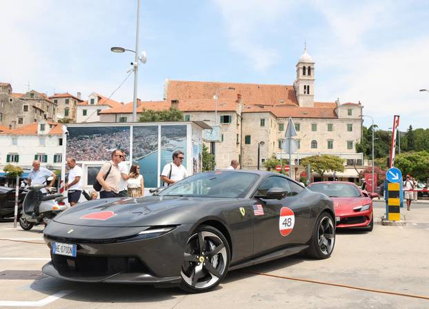 Šibenik: Turneja Ferrari Cavalcade 2026. s više od 120 Ferrarija na šibenskoj rivi