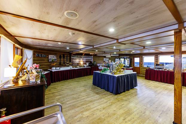 FOTO Zavirite u prvi brod-hotel u Hrvatskoj: Noćenje na ovom brodu u Rijeci ima posebnu čar