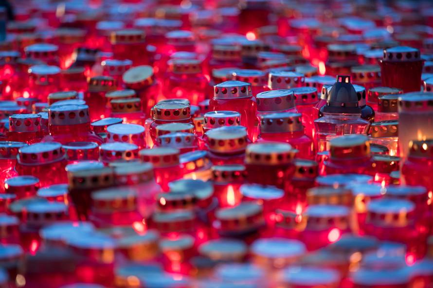 Dan je Svih svetih: Pogledajte fotografije s hrvatskih groblja