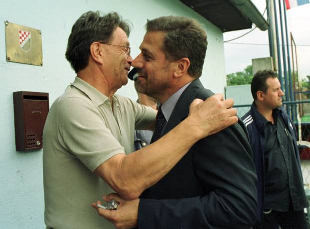 Zagreb: Susret ?ire Blaževi?a i Milana Bandi?a na igralištu NK Trnje, 2001.