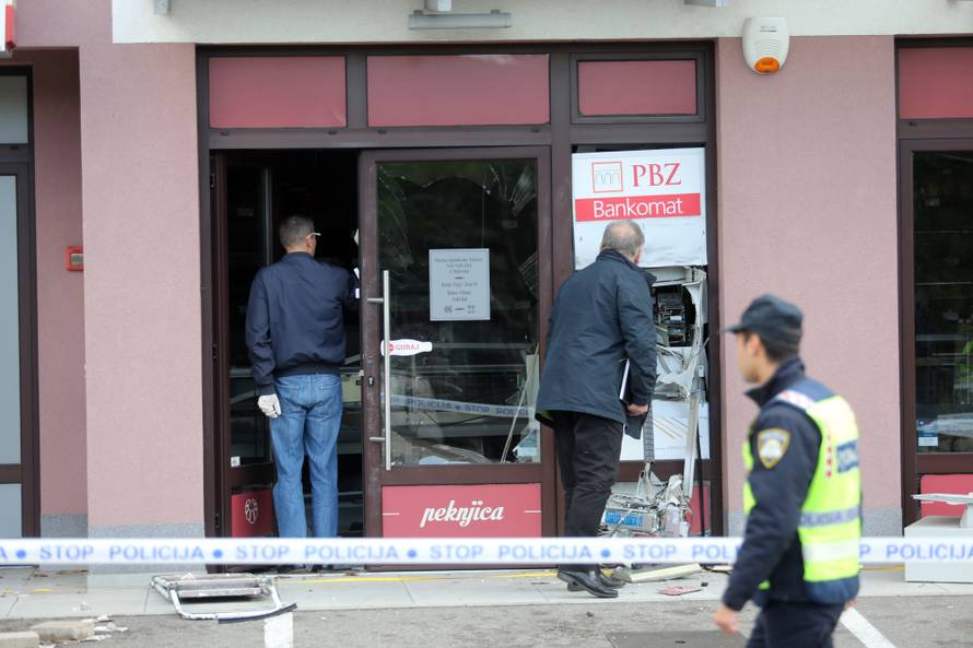 Rijeka: U ranim jutarnjim satima raznesen bankomat u mjestu Äavle
