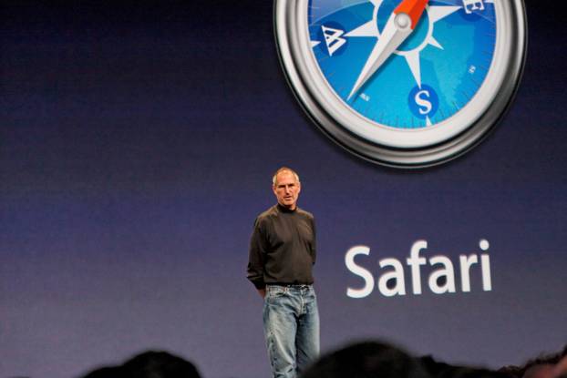 Steve Jobs je 9. sije?nja 2007. godine predstavio prvi iPhone