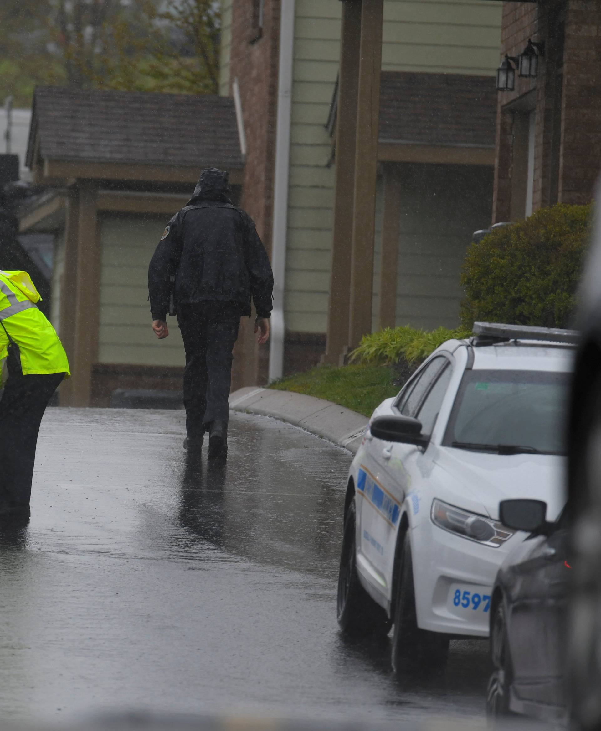 Metro Davidson County police search the apartment complex where Waffle House shooting suspect, Travis Reinking, reportedly lives near Nashville, Tennessee