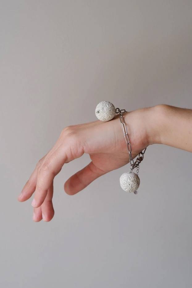 Mirjam Krajina predstavlja Raw nakit od bisera, čelika i lave