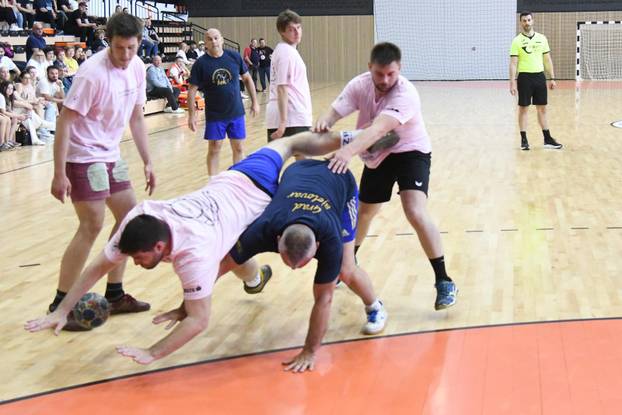 Bjelovar: Na atraktivnom BOK turniru igrali glumci, političari  te rukometni veterani