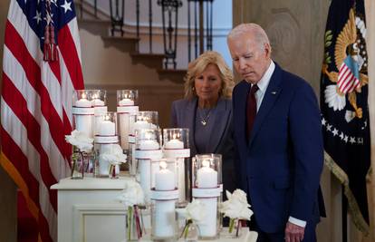 Biden na komemoraciji pozvao na zabranu automatskog oružja