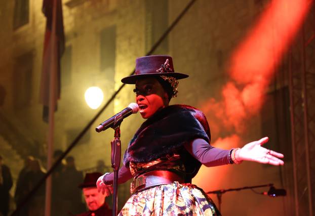 Šibenik:  Britanski trip-hop bend Morcheeba uveo je šibencane i njihove goste u novu 2026.godinu