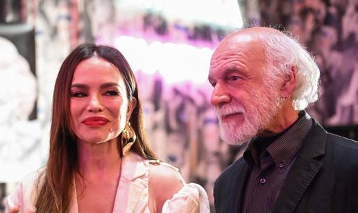 FOTO Severina bez grudnjaka na izlo&zcaron;bi: Pogledajte kombinaciju
