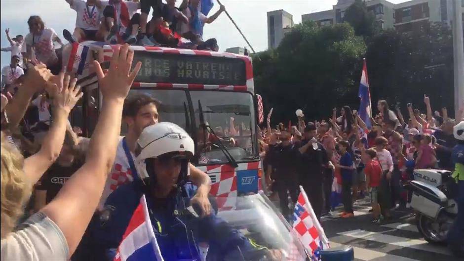 Šime Vrsaljko sišao s autobusa pa je sjeo na policijski motor