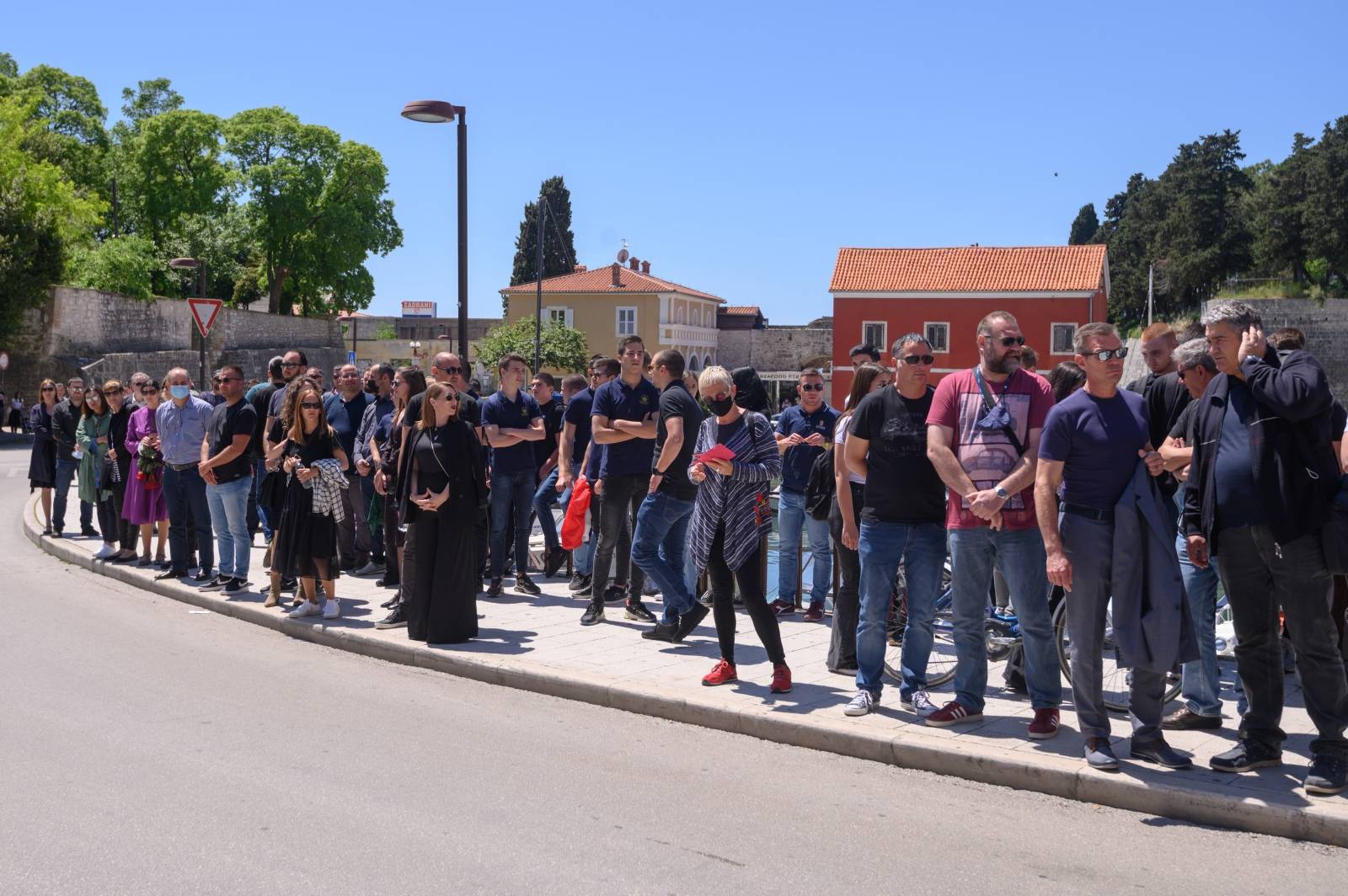 Zadar: Velikim pljeskom na vječni počinak ispraćen ravnatelj Pomorske škole Svetko Perković