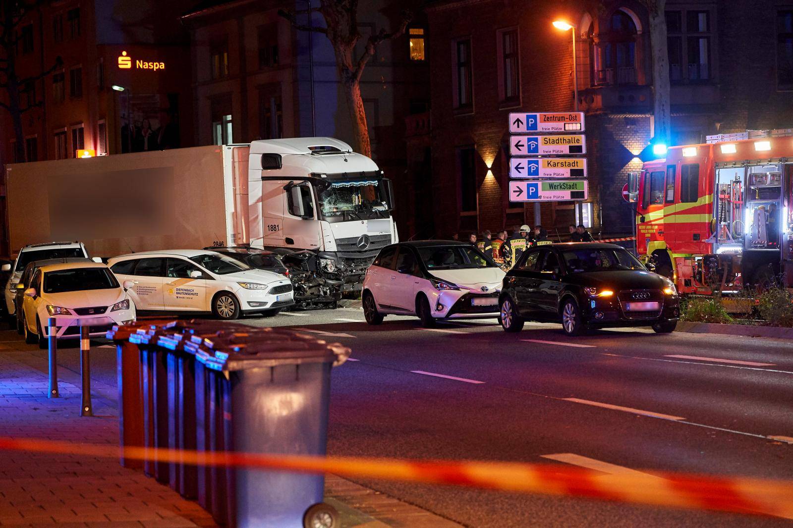 Truck hits vehicles - A seriously injured man