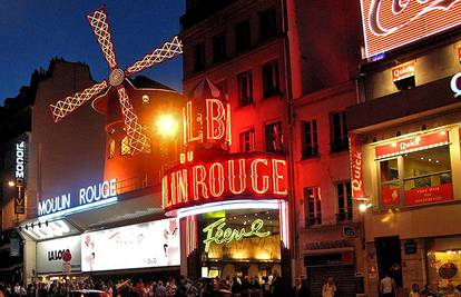 Pariz: Krila vjetrenjače kultnog kluba Moulin Rougea otpala su preko noći, ne znaju zašto