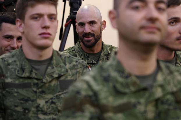 Zagreb: Ministar Anušić uručio ugovore vrhunskim sportašima i pričuvnicima Hrvatske vojske