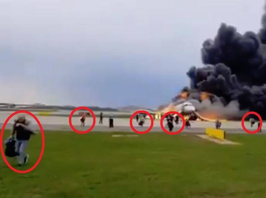 Kakav idiot! Tko je sjedio iza njega u avionu, taj je poginuo...