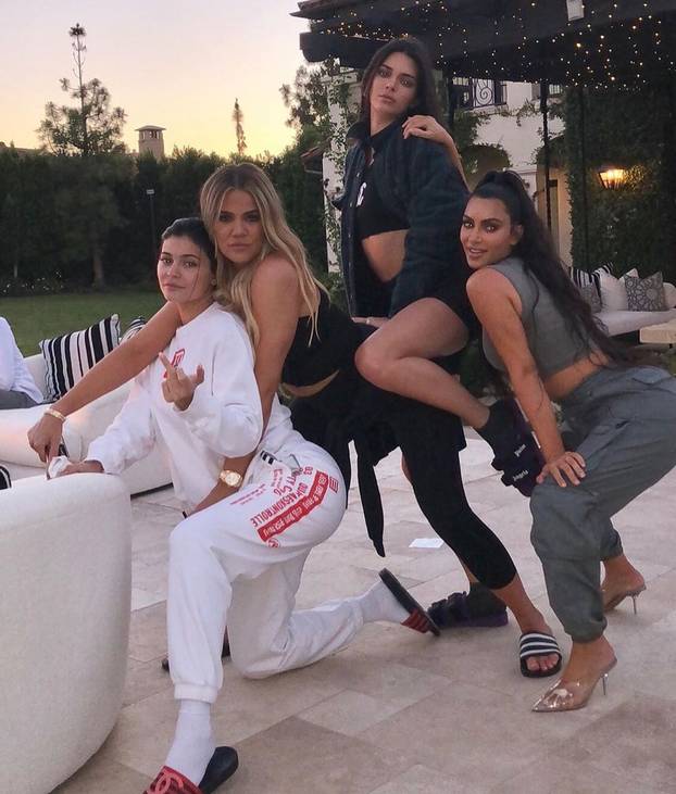 FOTO Botoks, operacije grudi i nosa... Kardashianke su se jako promijenile otkako su slavne