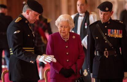Kraljica Elizabeta (92) fan je serije 'The Crown' o samoj sebi