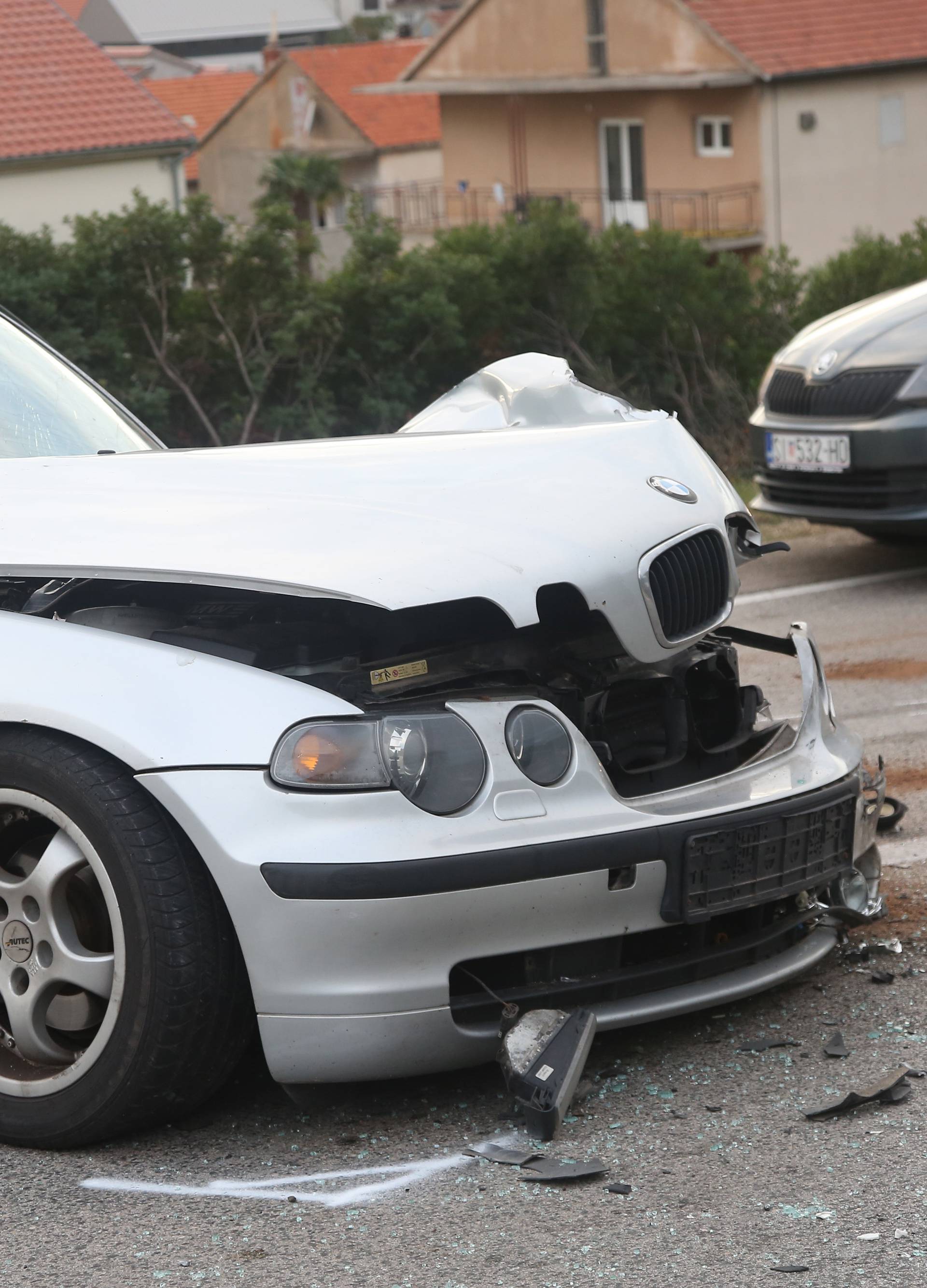 Krš i lom na ulazu u Šibenik: BMW bez pola prednjeg dijela