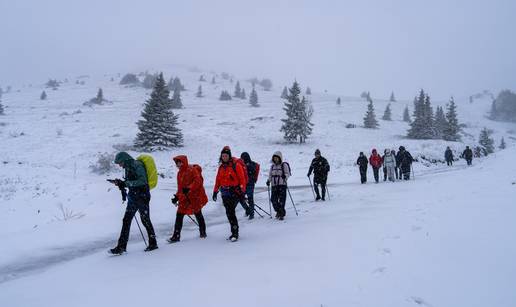 VIDEO Snijeg zabijelio Zavižan: Izmjerili -1 °C, uz snažan vjetar