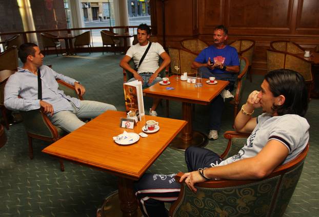 ARHIVA - 2009. Zagreb: Okupljanje hrvatske nogometne reprezentacije u hotelu Sheraton