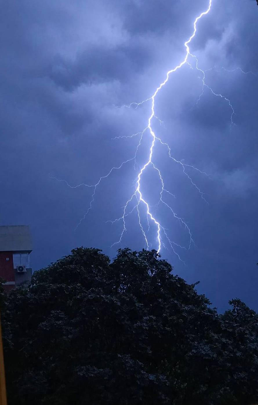 GRMI I SIJEVA Pogledajte kakvo je bilo nebo iznad Zagreba
