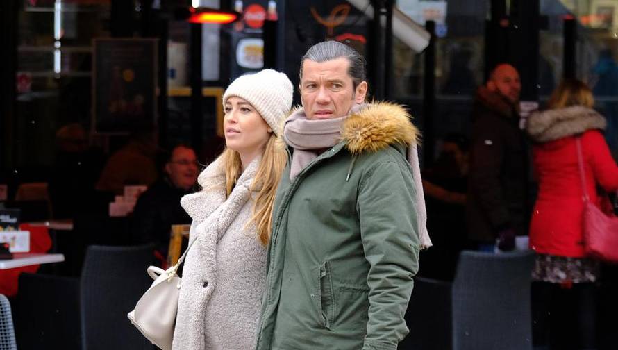 Zagreb: Mario Petreković u društvu supruge i psa prošetao špicom