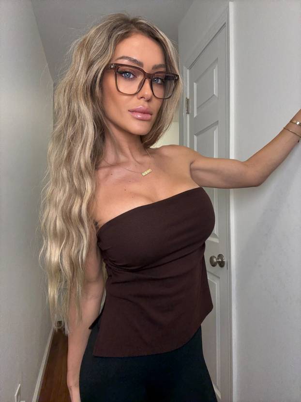 FOTO Da, imam dijete i poziram polugola. Pa neću valjda skrivati svoje isklesano tijelo?