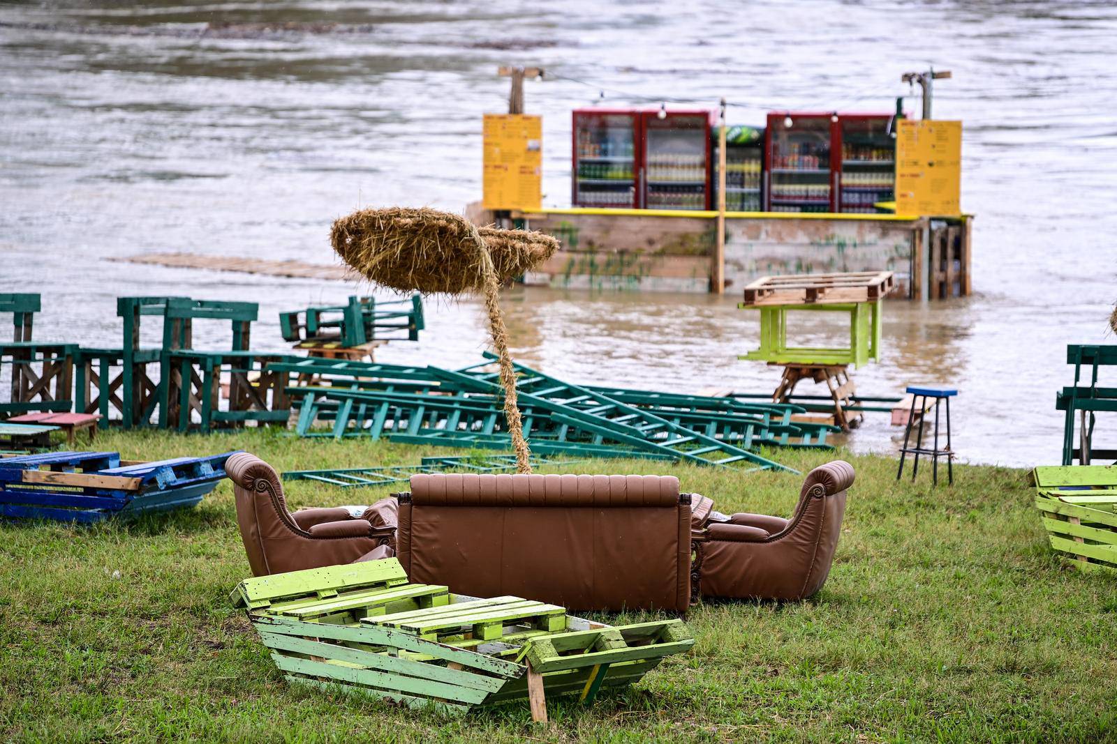 Zagreb: Sava se izlila iz korita i potopila lokaciju Green River Festa