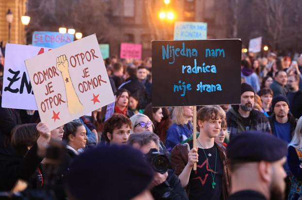 Zagreb: Održan jubilarni 10. Noćni marš za prava žena "Žene – kičma otpora"