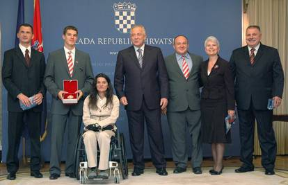 Ako Antonija laže, oduzet će joj sav novac i nagrade