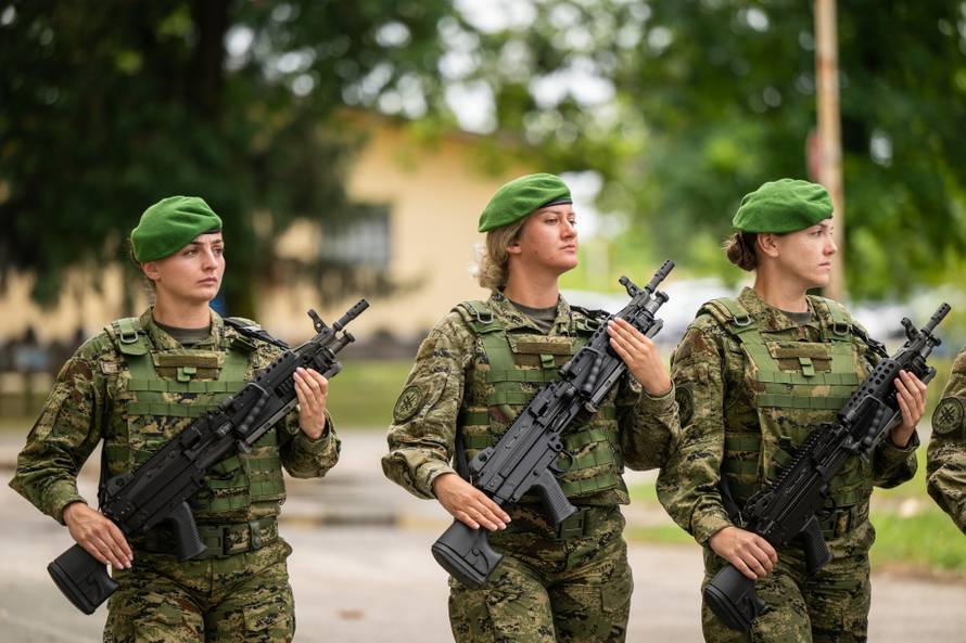 Velika Gorica: Ivan Anušić i Tihomir Kundid obišli pripadnike pjesackih postroja Hrvatske vojske